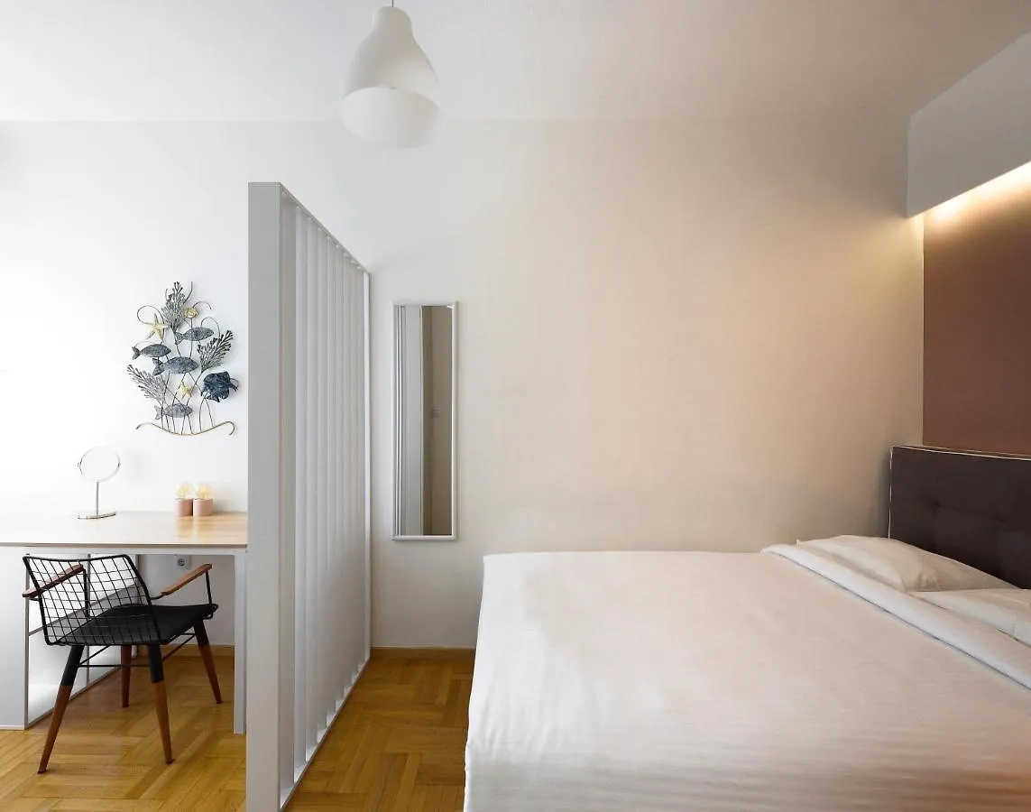 Blu & Marrone Suites-Parking Included Thessaloniki