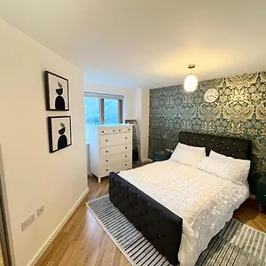 https://2-bedroom-apartment-near-olympic-park-with-free-parking.brighton-hotels-england.com