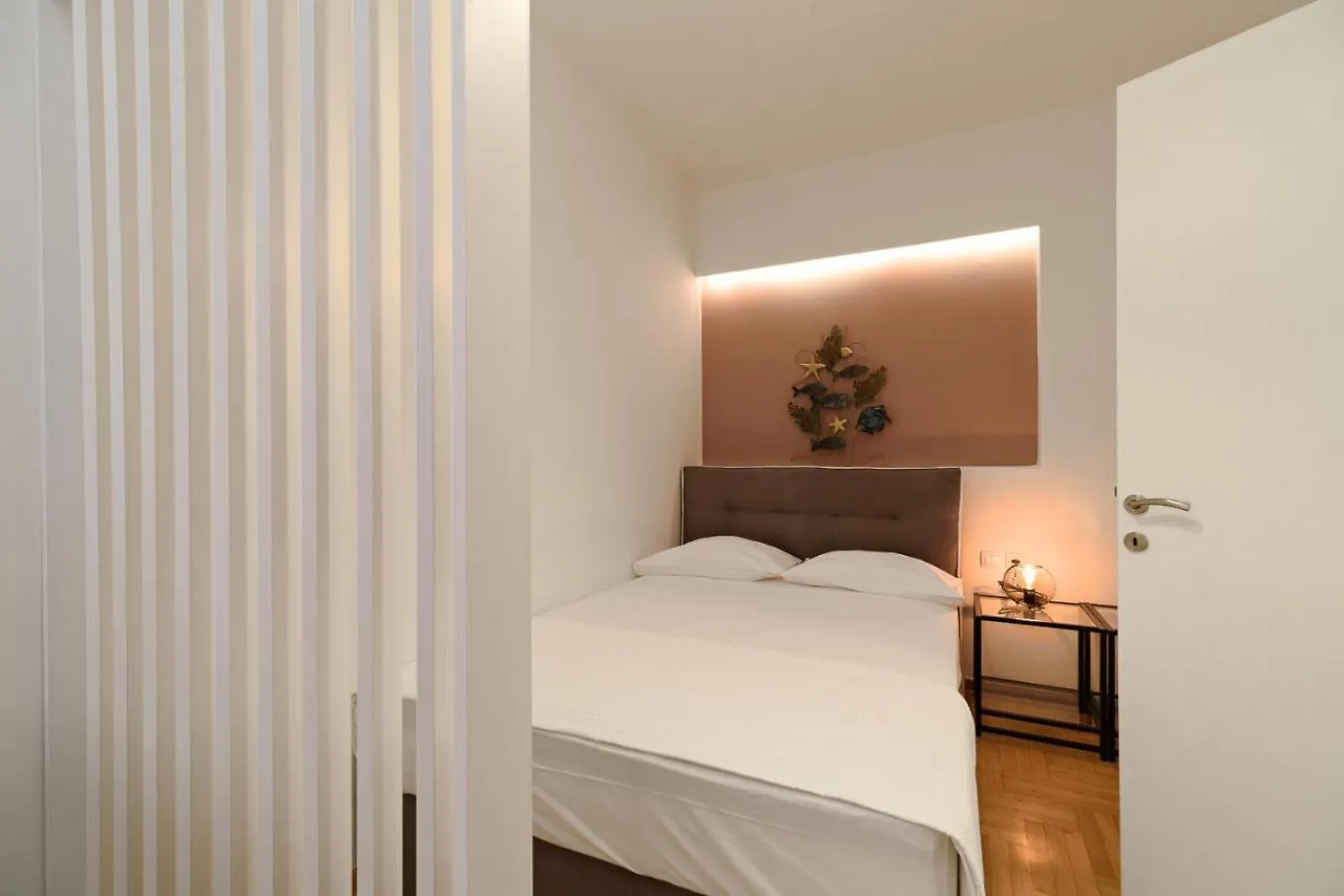 Blu & Marrone Suites-Parking Included سالونيك شقة